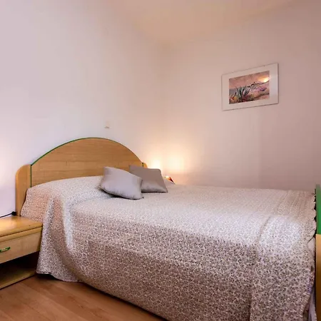 Two-bedroom Near Sea شقة *