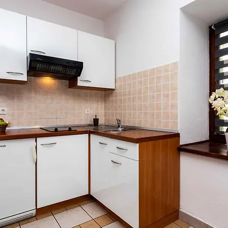 Two-bedroom Near Sea