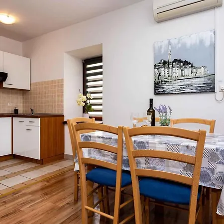 Two-bedroom Near Sea مالينسكا