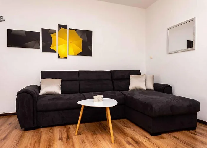 Two-bedroom Near Sea