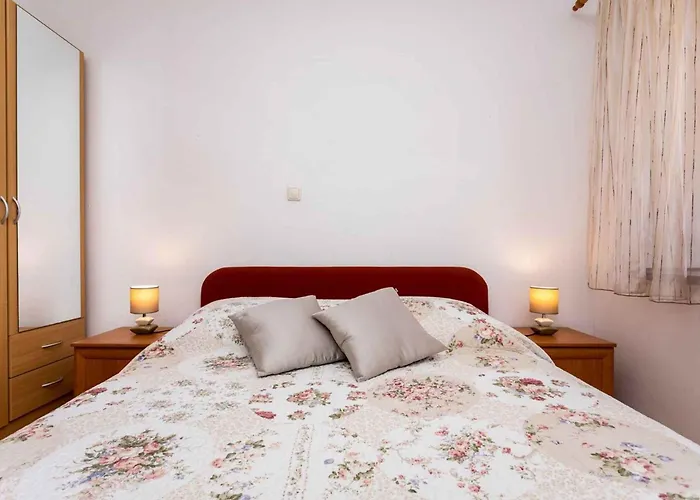 Two-bedroom Near Sea דירה *