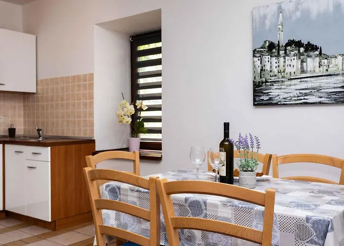 דירה Two-bedroom Near Sea *