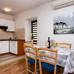 Two-bedroom Near Sea