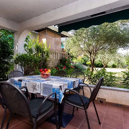 Two-bedroom Near Sea