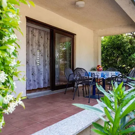 Two-bedroom Near Sea *