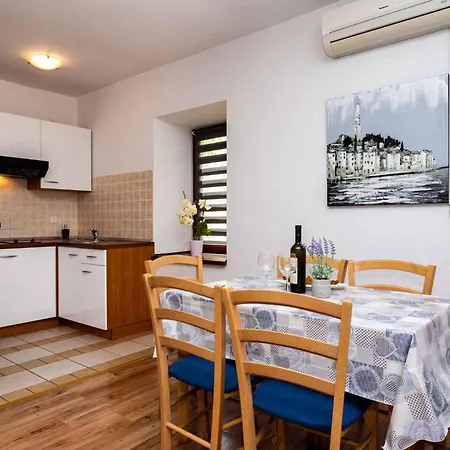 Two-bedroom Near Sea