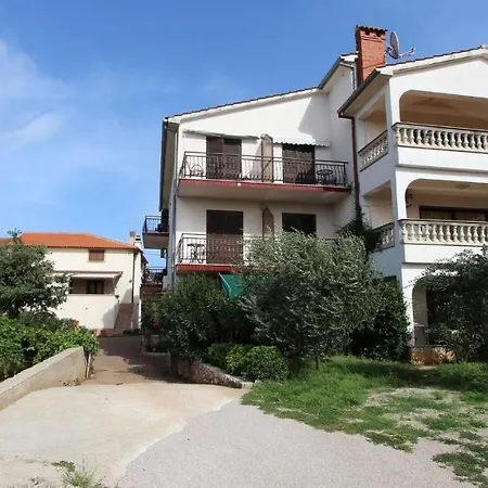 Two-bedroom Near Sea