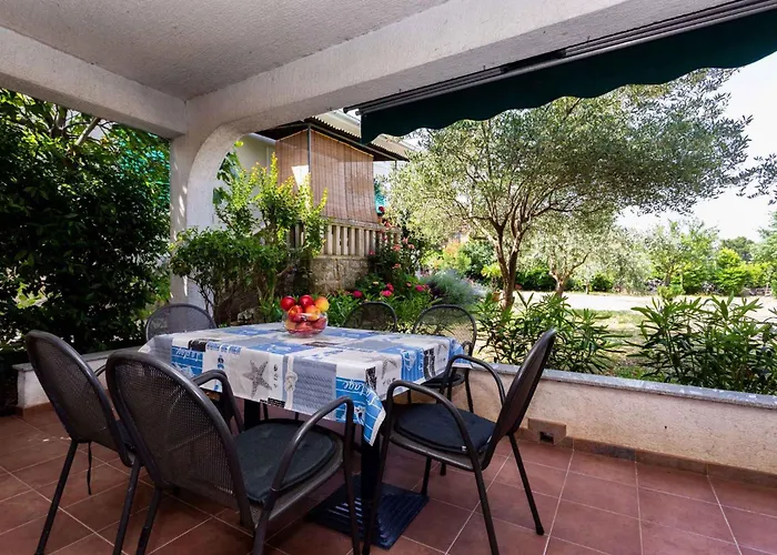 Two-bedroom Near Sea