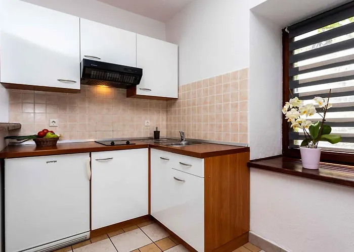 Two-bedroom Near Sea