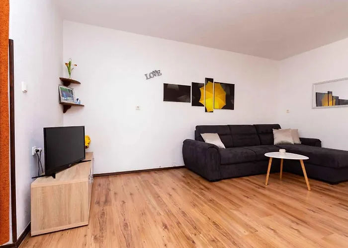 Апартаменты Two-bedroom Near Sea Малинска