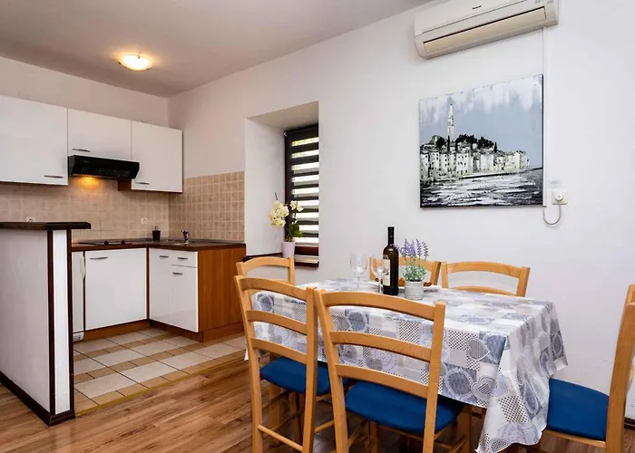 Two-bedroom Near Sea